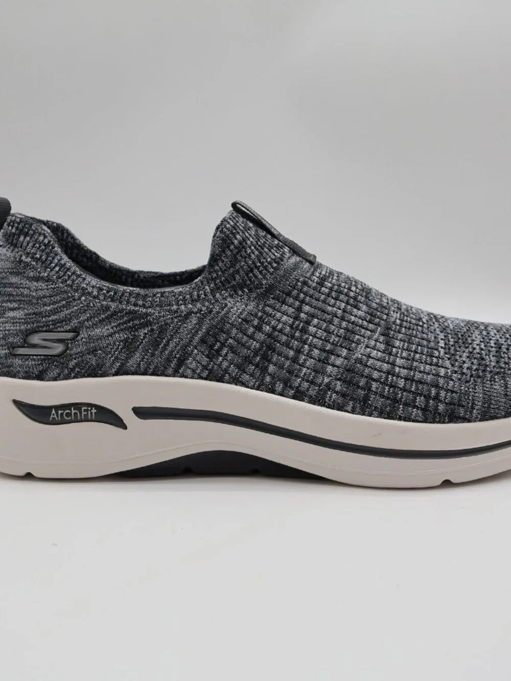 Skechers Go Walk Arch Fit Women's Slip On Gray Blue Rainbow Sunrise Size 10